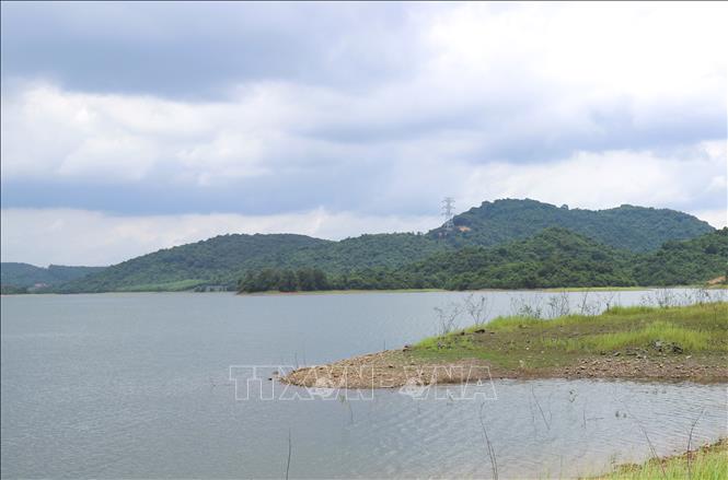 Hồ Vực Mấu, nơi xảy ra vụ tai nạn đuối nước thương tâm khiến 3 nữ sinh tử vong. Ảnh: Xuân Tiến - TTXVN 