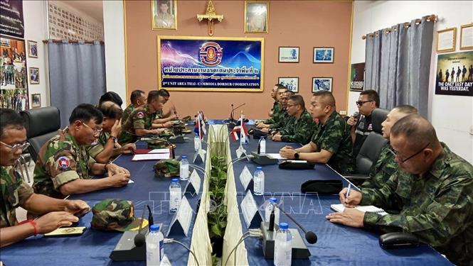 Các Tư lệnh quân đội địa phương của Campuchia và Thái Lan nhóm họp, thảo luận về việc thực thi thỏa thuận ngừng bắn tại khu vực biên giới hai nước, ngày 29/7/2025. Ảnh: THX/TTXVN