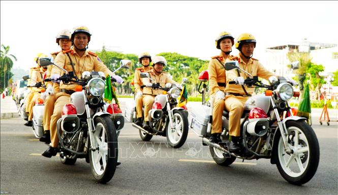 Lực lượng nghiệp vụ Công an tỉnh tham gia diễu hành trên một số tuyến đường. Ảnh: Lê Phước Ngọc - TTXVN