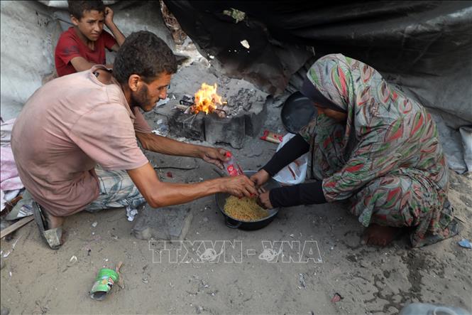 Người dân tại trại tị nạn ở Gaza. Ảnh: THX/TTXVN