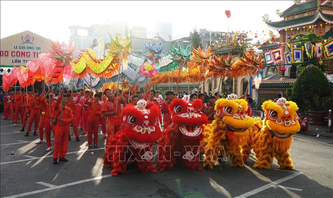 Hội diễn lân sư rồng tại lễ giỗ ông, bà Đỗ Công Tường ở phường Cao Lãnh (tỉnh Đồng Tháp) lần thứ 205. Ảnh: Nhựt An - TTXVN