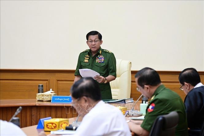 Ngày 31/7/2025, Hội đồng Quốc phòng và An ninh Quốc gia Myanmar (NDSC) công bố thành lập chính phủ liên bang mới do ông U Nyo Saw làm Thủ tướng, thành lập Ủy ban An ninh và Hòa bình Nhà nước do Thống tướng Min Aung Hlaing (ảnh) làm Chủ tịch. Cùng ngày, chính quyền quân sự Myanmar cũng tuyên bố chấm dứt tình trạng khẩn cấp toàn quốc nhằm đẩy mạnh công tác chuẩn bị cho cuộc tổng tuyển cử dự kiến sẽ diễn ra vào tháng 12 tới. THX/TTXVN