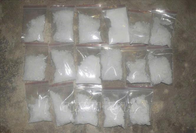 Công an thu giữ số lượng lớn ma túy. Ảnh: TTXVN phát