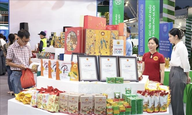 Gian trưng bày sản phẩm OCOP của Hà Nội. Ảnh: Trần Việt - TTXVN 