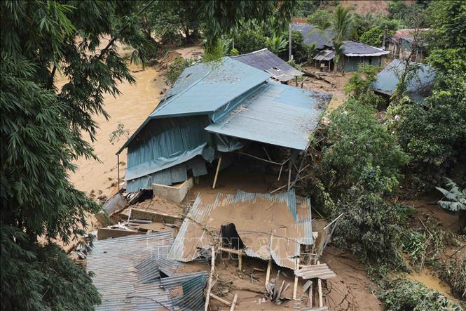 As of 7 a.m., seven people had been reported missing, mostly due to landslides burying homes in Xa Dung commune. VNA/Photo by courtesy