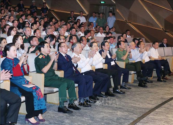 Tổng Bí thư Tô Lâm cùng các đồng chí lãnh đạo, nguyên lãnh đạo Đảng, Nhà nước dự chương trình nghệ thuật giao hưởng thính phòng 