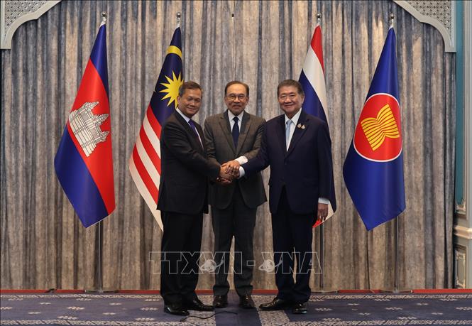 Chiều 28/7/2025, phát biểu sau khi chủ trì cuộc đàm phán tại Putrajaya, Thủ tướng Malaysia Anwar Ibrahim tuyên bố Thái Lan và Campuchia 