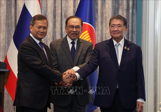 Chiều 28/7/2025, phát biểu sau khi chủ trì cuộc đàm phán tại Putrajaya, Thủ tướng Malaysia Anwar Ibrahim tuyên bố Thái Lan và Campuchia 