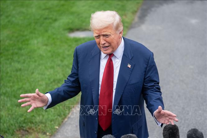 Tổng thống Mỹ Donald Trump bày tỏ sự hài lòng về việc có thêm một ghế trống tại FED và ông “rất vui” khi nhận được thư từ chức của Thống đốc Adriana Kugler. Ảnh: THX/TTXVN