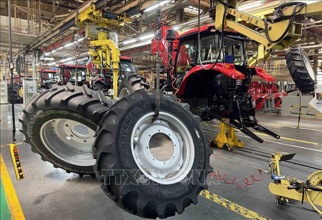 Thương hiệu YTO cung cấp các tính năng máy kéo tiên tiến và động cơ diesel bền bỉ, luôn duy trì mạng lưới đại lý mạnh mẽ tại hơn 100 quốc gia. Ảnh: Công Tuyên/Pv TTXVN tại Trung Quốc