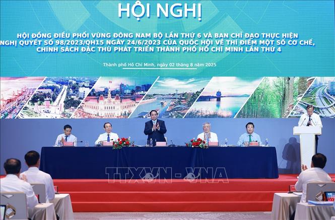 Thủ tướng Phạm Minh Chính chủ trì Hội nghị Hội đồng điều phối vùng Đông Nam Bộ lần thứ 6 và Ban Chỉ đạo thực hiện Nghị quyết số 98 của Quốc hội. Ảnh: Dương Giang-TTXVN
