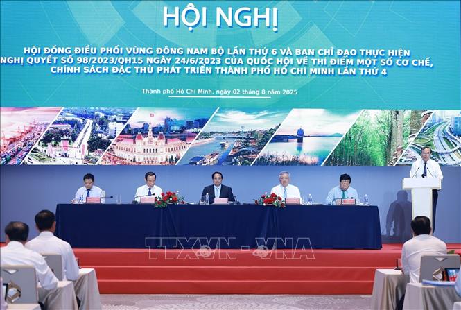 Thủ tướng Phạm Minh Chính chủ trì Hội nghị Hội đồng điều phối vùng Đông Nam Bộ lần thứ 6 và Ban Chỉ đạo thực hiện Nghị quyết số 98 của Quốc hội. Ảnh: Dương Giang-TTXVN
