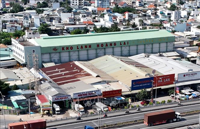 Kho lạnh chứa hàng gần ngã tư Bình Phước, phường Hiệp Bình.
Ảnh: Hồng Đạt - TTXVN
