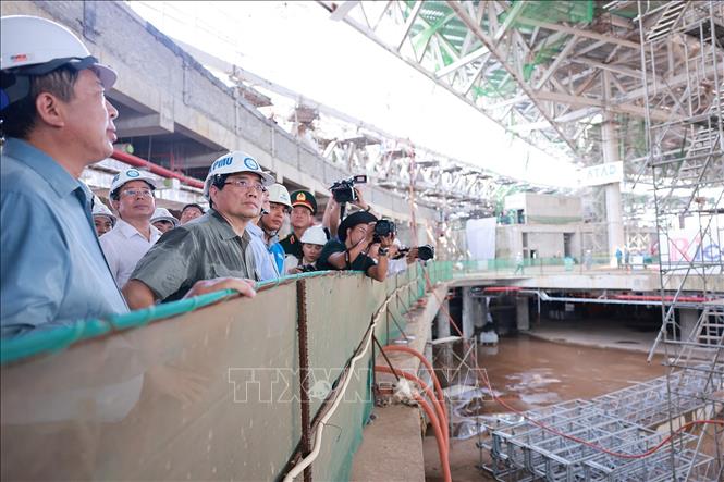 Thủ tướng Phạm Minh Chính kiểm tra tiến độ thi công Cảng hàng không quốc tế Long Thành. Ảnh: Dương Giang-TTXVN