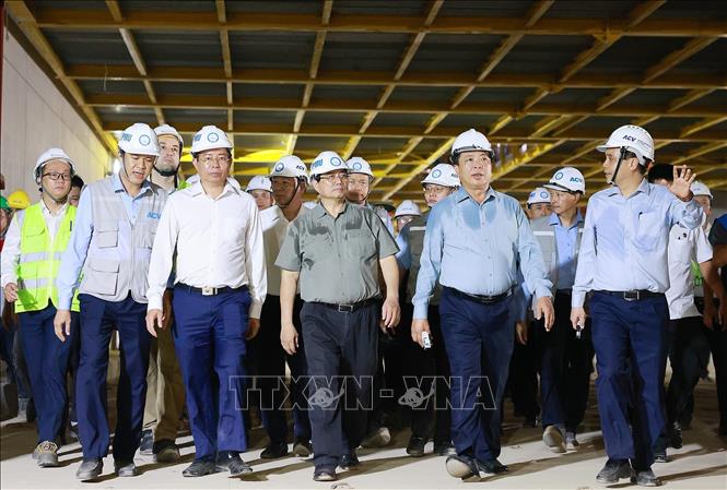 Thủ tướng Phạm Minh Chính kiểm tra tiến độ thi công Dự án Cảng hàng không quốc tế Long Thành. Ảnh: Dương Giang-TTXVN
