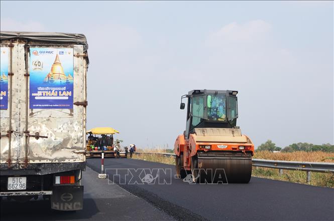 Dự án cải tạo, nâng cấp tuyến Lộ Tẻ - Rạch Sỏi bước vào giai đoạn về đích. Ảnh: Hồng Đạt - TTXVN
