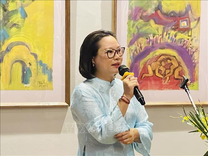 Bà Nguyễn Liên Hương – Phó Giám đốc Trung tâm Hoạt động Văn hóa Khoa học Văn Miếu – Quốc Tử Giám phát biểu khai mạc triển lãm Ảnh: Tuyết Mai - TTXVN