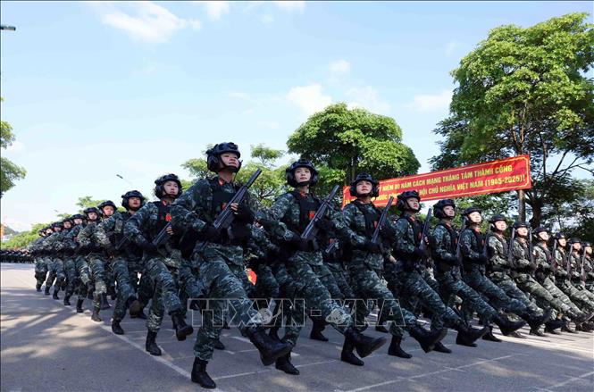 Khối nữ Cảnh sát đặc nhiệm tham gia buổi hợp luyện tại Đại học Quốc gia Hà Nội. Ảnh: Phạm Kiên - TTXVN