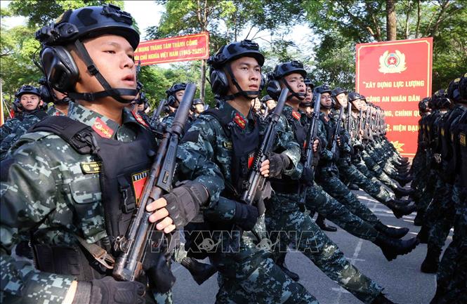 Khối nam Cảnh sát đặc nhiệm tham gia buổi hợp luyện tại Đại học Quốc gia Hà Nội. Ảnh: Phạm Kiên - TTXVN