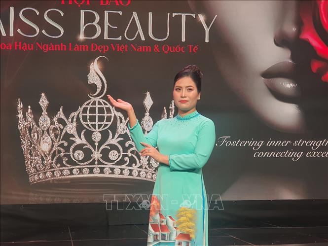 Thí sinh ngành làm đẹp ra mắt tại công bố Cuộc thi Hoa hậu Ngành Làm đẹp Việt Nam và  Quốc tế 2025  - MISS BEAUTY VIETNAM & INTERNATIONAL. Ảnh: Nguyễn Trọng Lich- TTXVN