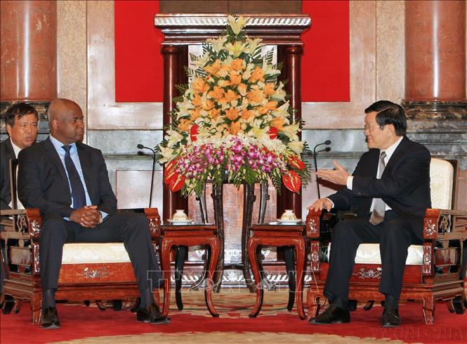 Chủ tịch nước Trương Tấn Sang tiếp Ngài Angelo de Barros V. Tavares, Bộ trưởng Nội vụ Cộng hòa Angola (Hà Nội, 21/10/2014). Ảnh: Nguyễn Khang – TTXVN