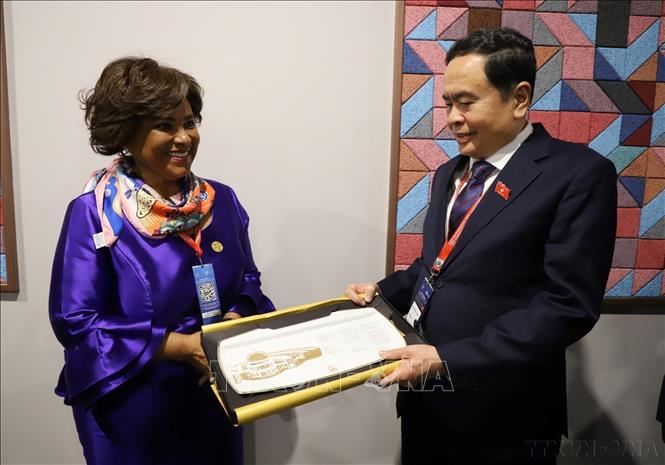 Phó Chủ tịch Thường trực Quốc hội Trần Thanh Mẫn gặp Chủ tịch Quốc hội Angola Carolina Cerqueira bên lề Đại hội đồng IPU-146 (Bahrain, 13/3/2023). Ảnh: Nguyễn Trường- TTXVN 