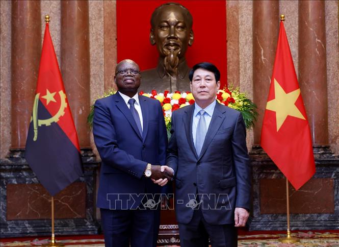 Chủ tịch nước Lương Cường tiếp Đại sứ Cộng hoà Angola Fernando Miguel đến trình Quốc thư, nhận nhiệm vụ tại Việt Nam (24/4/2025). Ảnh: Lâm Khánh – TTXVN