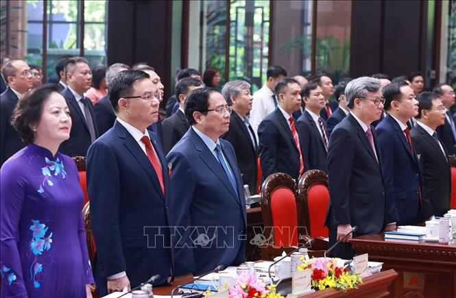 Thủ tướng Phạm Minh Chính, Bí thư Đảng uỷ Chính phủ và các đại biểu dự Đại hội đại biểu Đảng bộ Tập đoàn Công nghiệp - Năng lượng Quốc gia Việt Nam lần thứ tư, nhiệm kỳ 2025-2030. Ảnh: Dương Giang-TTXVN
