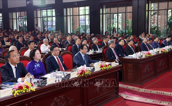 Thủ tướng Phạm Minh Chính, Bí thư Đảng uỷ Chính phủ và các đại biểu dự Đại hội đại biểu Đảng bộ Tập đoàn Công nghiệp - Năng lượng Quốc gia Việt Nam lần thứ tư, nhiệm kỳ 2025-2030. Ảnh: Quốc Khánh - TTXVN
