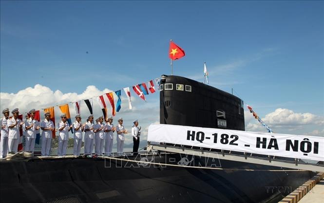 Lễ thượng cờ cấp Quốc gia tàu ngầm HQ-182 Hà Nội, và tàu ngầm HQ-183 Thành phố Hồ Chí Minh (Khánh Hoà, 2014). Ảnh: Đức Tám – TTXVN