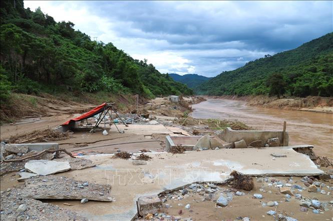 Mức độ tàn phá khủng khiếp của lũ dữ gây ra tại khu vực bản Hòa Lý đến bản Xốp Tụ (xã Mỹ Lý). Nhiều ngôi nhà đã bị xóa sạch Ảnh: Xuân Tiến - TTXVN 