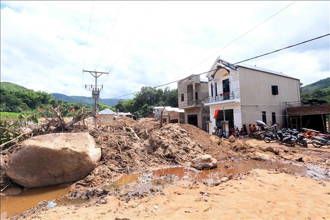 Hiện trường hoang tàn tại xã Chiềng Sơ sau khi lũ quét qua. Ảnh: Quang Quyết - TTXVN