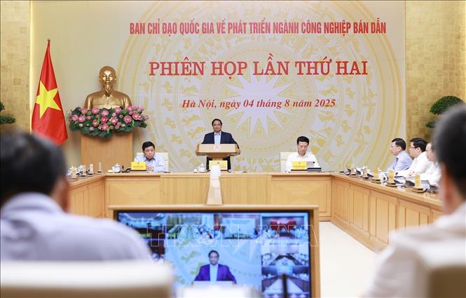 Thủ tướng Phạm Minh Chính chủ trì Phiên họp lần thứ hai của Ban Chỉ đạo quốc gia về phát triển ngành công nghiệp bán dẫn. Ảnh: Dương Giang-TTXVN 