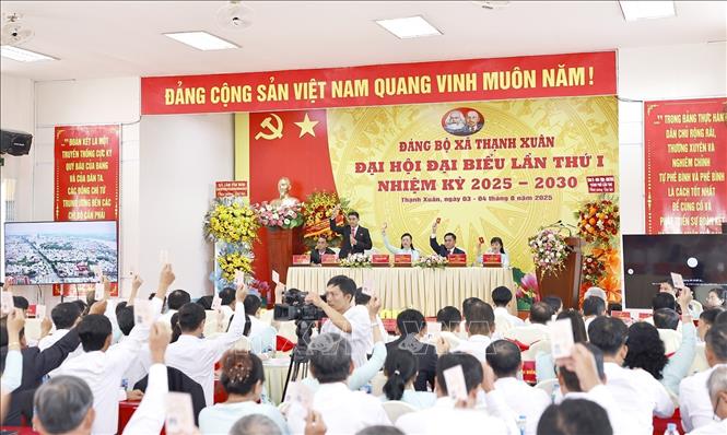 Đại biểu biểu quyết tại Đại hội. Ảnh: Doãn Tấn - TTXVN