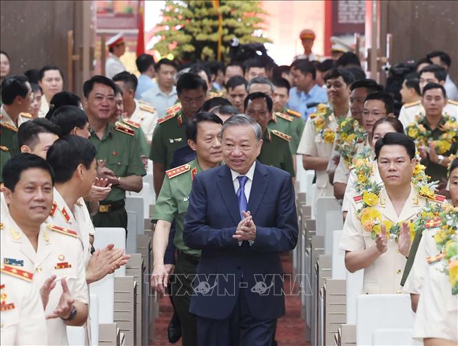 Tổng Bí thư Tô Lâm đến dự gặp mặt các điển hình tiên tiến dự Đại hội thi đua” Vì An ninh tổ quốc” lần thứ IX. Ảnh: Thống Nhất - TTXVN 