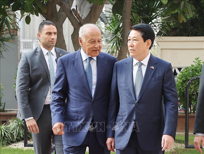 Tổng Thư ký Liên đoàn Arab Ahmed Aboul Gheit đón Chủ tịch nước Lương Cường. Ảnh: Lâm Khánh – TTXVN