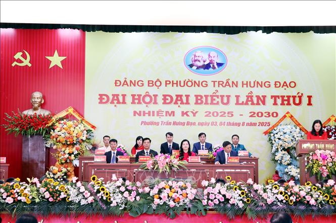 Đoàn Chủ tịch điều hành Đại hội. Ảnh: Mạnh Tú - TTXVN
