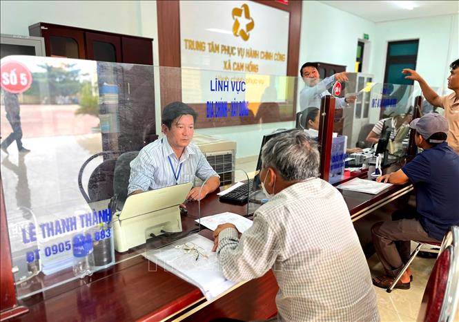 Các địa phương trên địa bàn tỉnh Quảng Trị nỗ lực vượt khó, xây dựng nền hành chính chuyên nghiệp, hiện đại, vì nhân dân phục vụ. Ảnh: Võ Dung - TTXVN