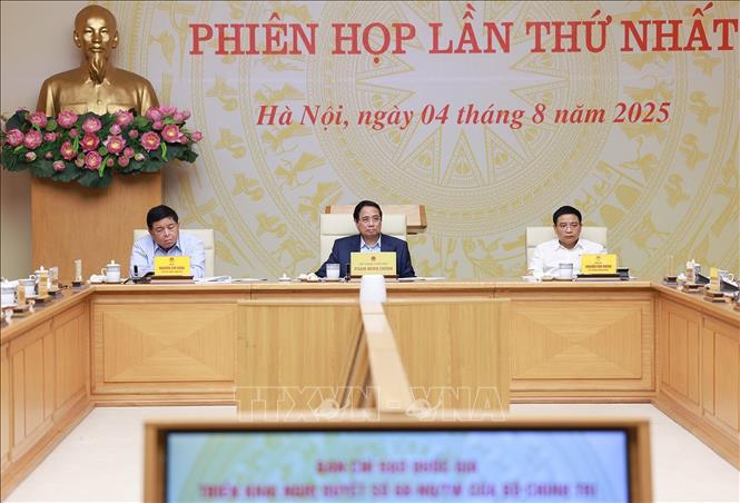 Thủ tướng Phạm Minh Chính chủ trì phiên họp lần thứ nhất của Ban Chỉ đạo quốc gia về phát triển kinh tế tư nhân. Ảnh: Dương Giang-TTXVN 

