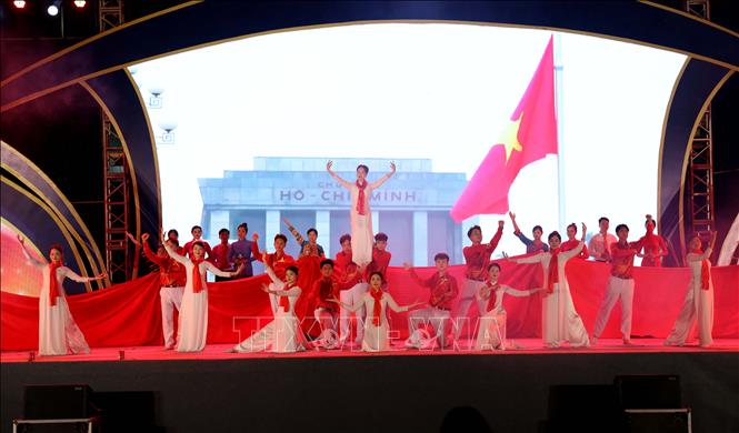 Tiết mục nghệ thuật đặc sắc tại lễ khai mạc Hội thi. Ảnh: Quang Cường - TTXVN