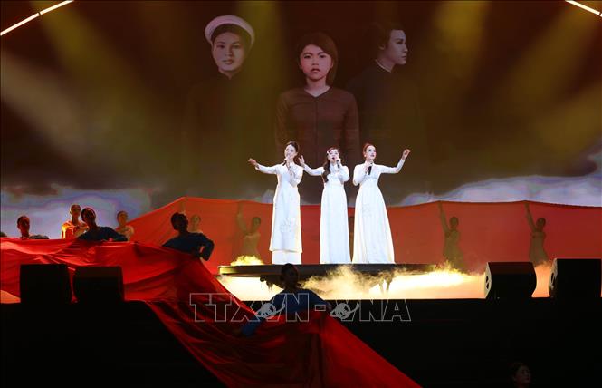 Một tiết mục văn nghệ tại chương trình. Ảnh: Phạm Kiên - TTXVN