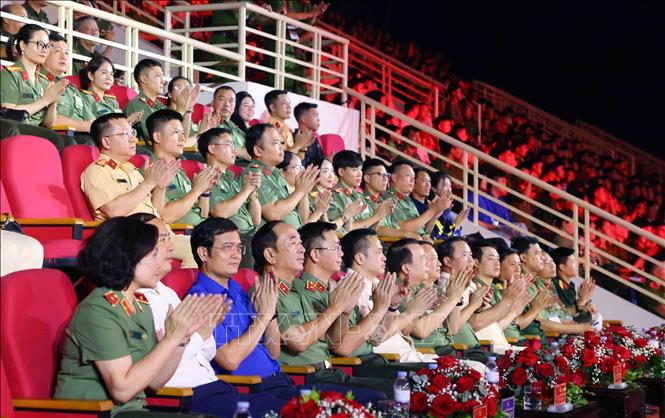 Các đồng chí lãnh đạo Bộ Công an và lãnh đạo Trung ương Đoàn TNCS Hồ Chí Minh tham dự chương trình. Ảnh: Phạm Kiên - TTXVN