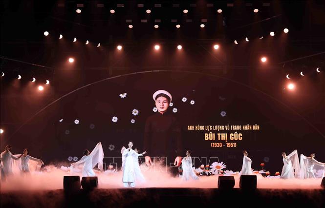 Một tiết mục văn nghệ tại chương trình. Ảnh: Phạm Kiên - TTXVN