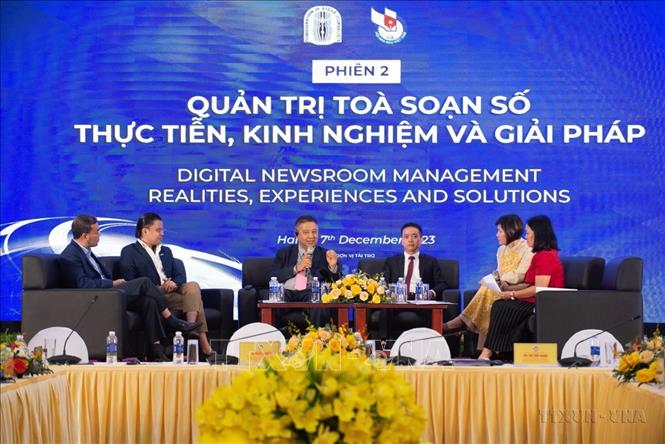 Các đại biểu Việt Nam và Quốc tế tham dự Phiên II: “Thực tiễn, kinh nghiệm và giải pháp quản trị toà soạn báo chí số ở khu vực ASEAN” trong khuôn khổ Hội thảo báo chí quốc tế 
