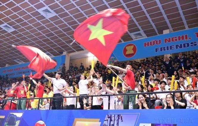 Giải bóng chuyền nam trong nhà Quân đội các nước ASEAN năm 2023 nhận được sự cổ vũ nhiệt tình của đông đảo khán giả thành phố Hồ Chí Minh (8/10/2023). Ảnh: Xuân Khu-TTXVN