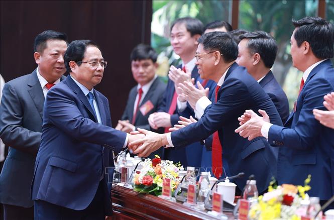 Thủ tướng Phạm Minh Chính với các đại biểu dự Đại hội đại biểu Đảng bộ Bộ Xây dựng nhiệm kỳ 2025 - 2030. Ảnh: Dương Giang - TTXVN
