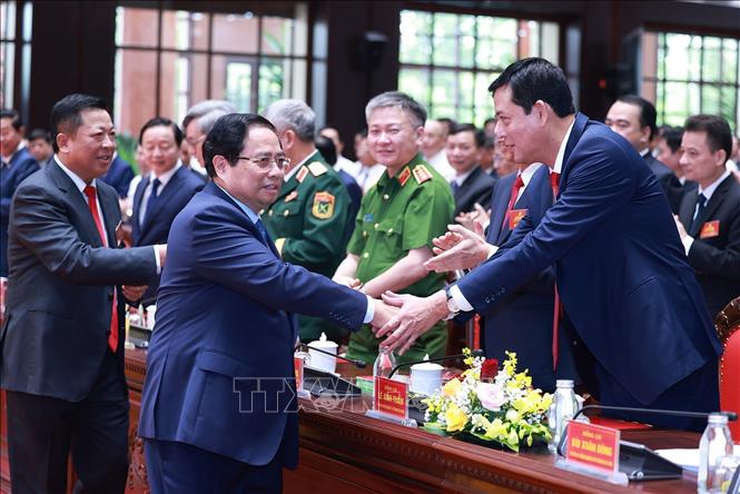 Thủ tướng Phạm Minh Chính với các đại biểu dự Đại hội đại biểu Đảng bộ Bộ Xây dựng nhiệm kỳ 2025 - 2030. Ảnh: Dương Giang - TTXVN
