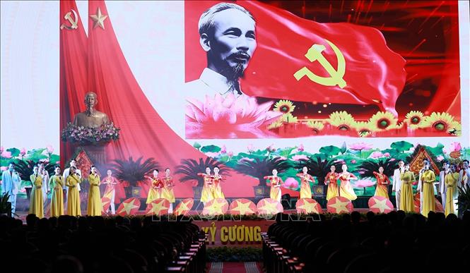 Chương trình nghệ thuật chào mừng Đại hội đại biểu Đảng bộ Bộ Xây dựng lần thứ nhất, nhiệm kỳ 2025 - 2030. Ảnh: Dương Giang-TTXVN
