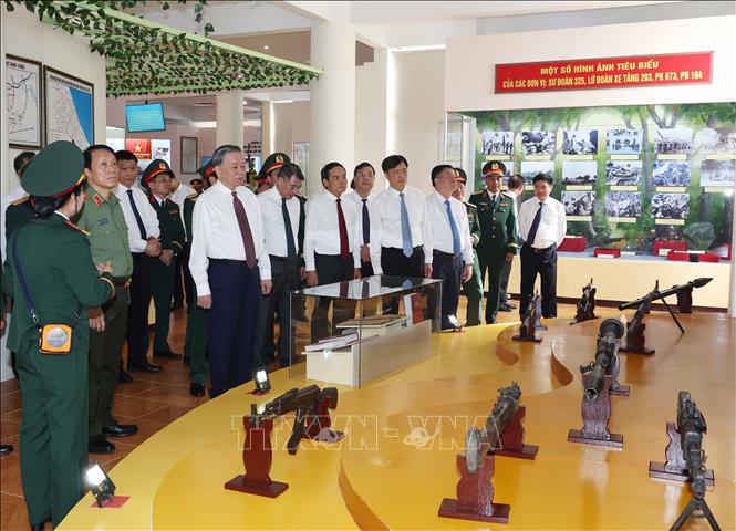 Tổng Bí thư Tô Lâm thăm Bảo tàng Quân đoàn 12. Ảnh: Thống Nhất - TTXVN 