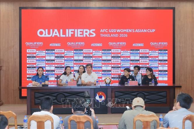 Quang cảnh họp báo trước trận đấu giữa đội tuyển U20 Kyrgyzstan và đội tuyển U20 Hong Kong (Trung Quốc). Ảnh: Minh Quyết - TTXVN